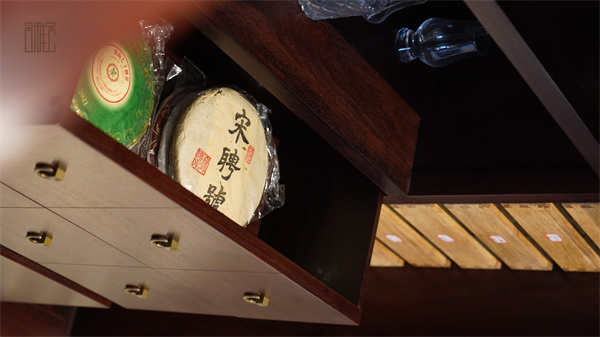 名雅居红木